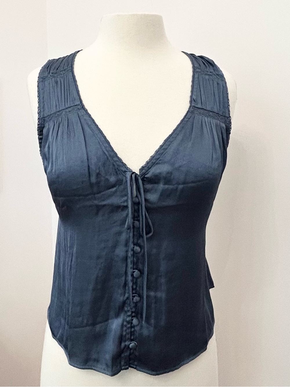 American Eagle Outfitters Blue Sleeveless V-Neck Tie-Front Camisole